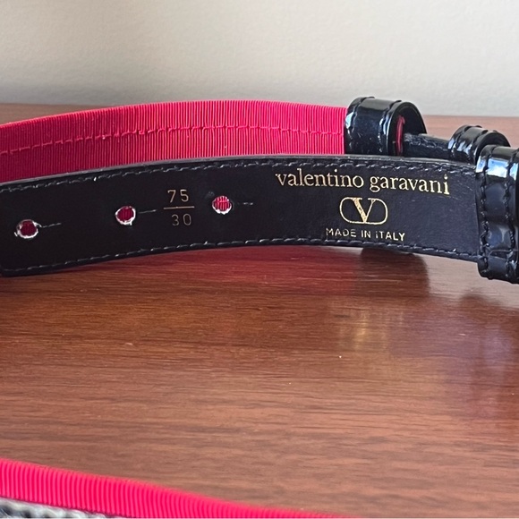 Vintage Valentino Garavani Red and Black patent leather belt - Picture 4 of 9